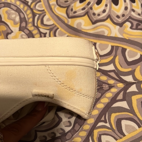 I bought these them off of a girl and they got a spot two spots on the right - Picture 7 of 8